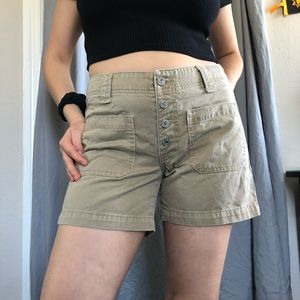 LEVI’S HIGH WAIST SHORTS